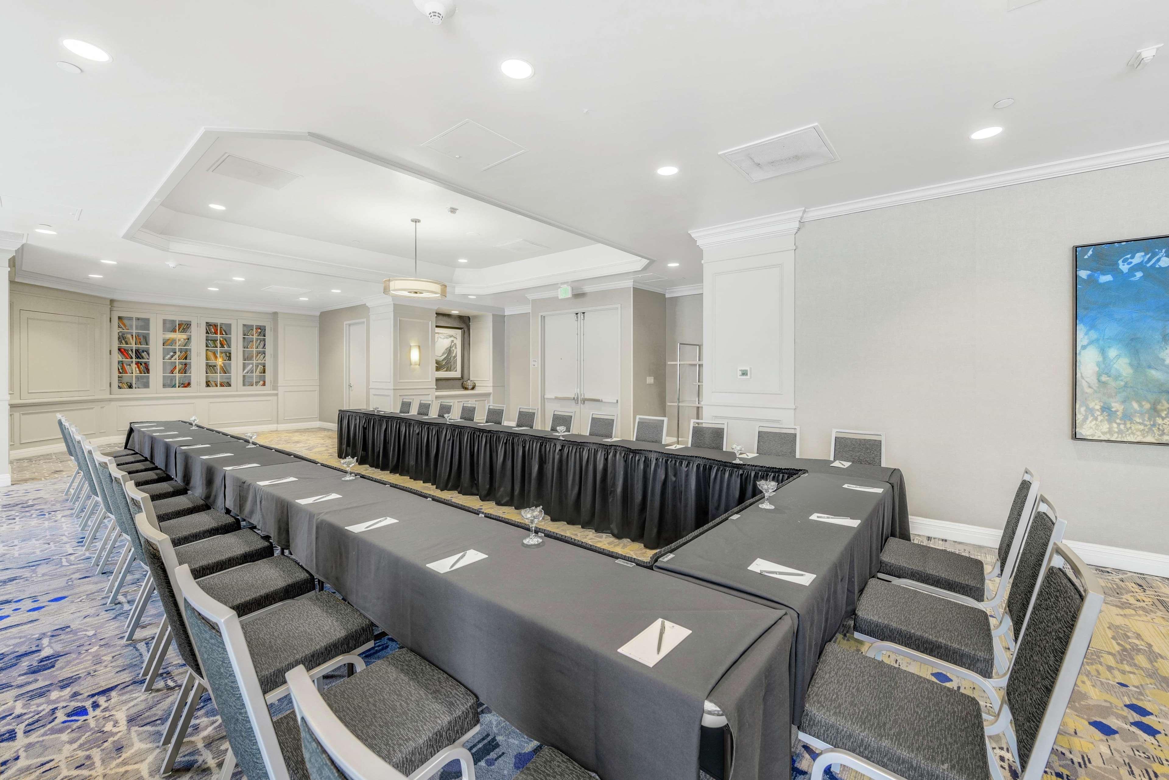 Embassy By Hilton Anaheim-orange Hotel